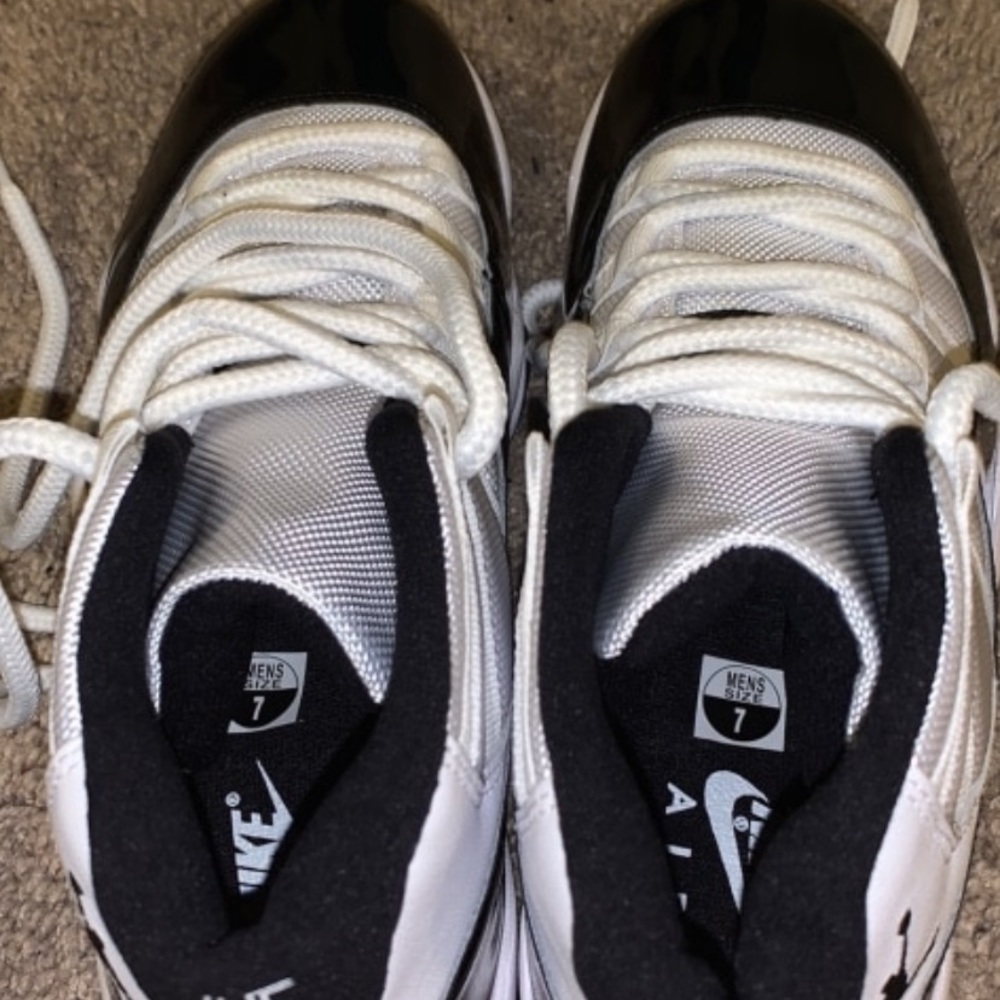 Jordan 11 retro concords size 7 never worn $300